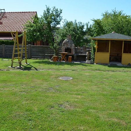 Отель Nameliu Ir 2-4 Vietu Kambariu Nuoma Sventojoje, Zuvedru G Швентой Экстерьер фото