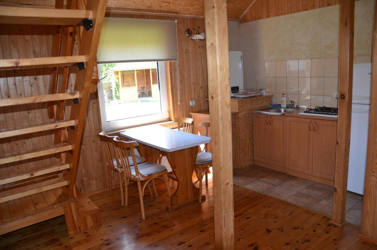 Отель Nameliu Ir 2-4 Vietu Kambariu Nuoma Sventojoje, Zuvedru G Швентой Экстерьер фото